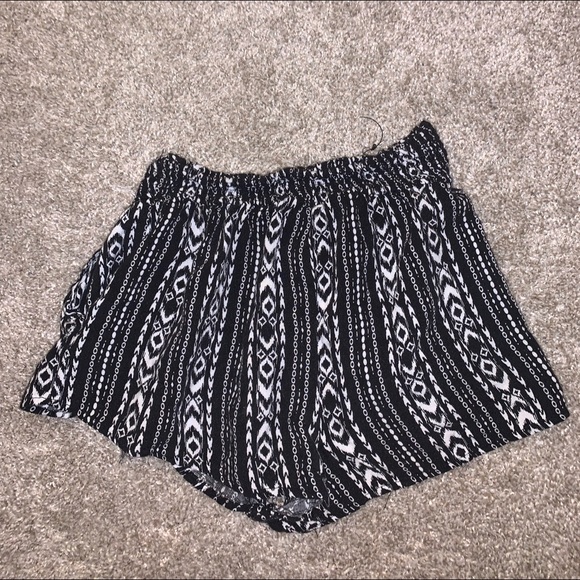 Rue 21 Black & White Rayon High Waist shorts sz XS - Picture 7 of 8